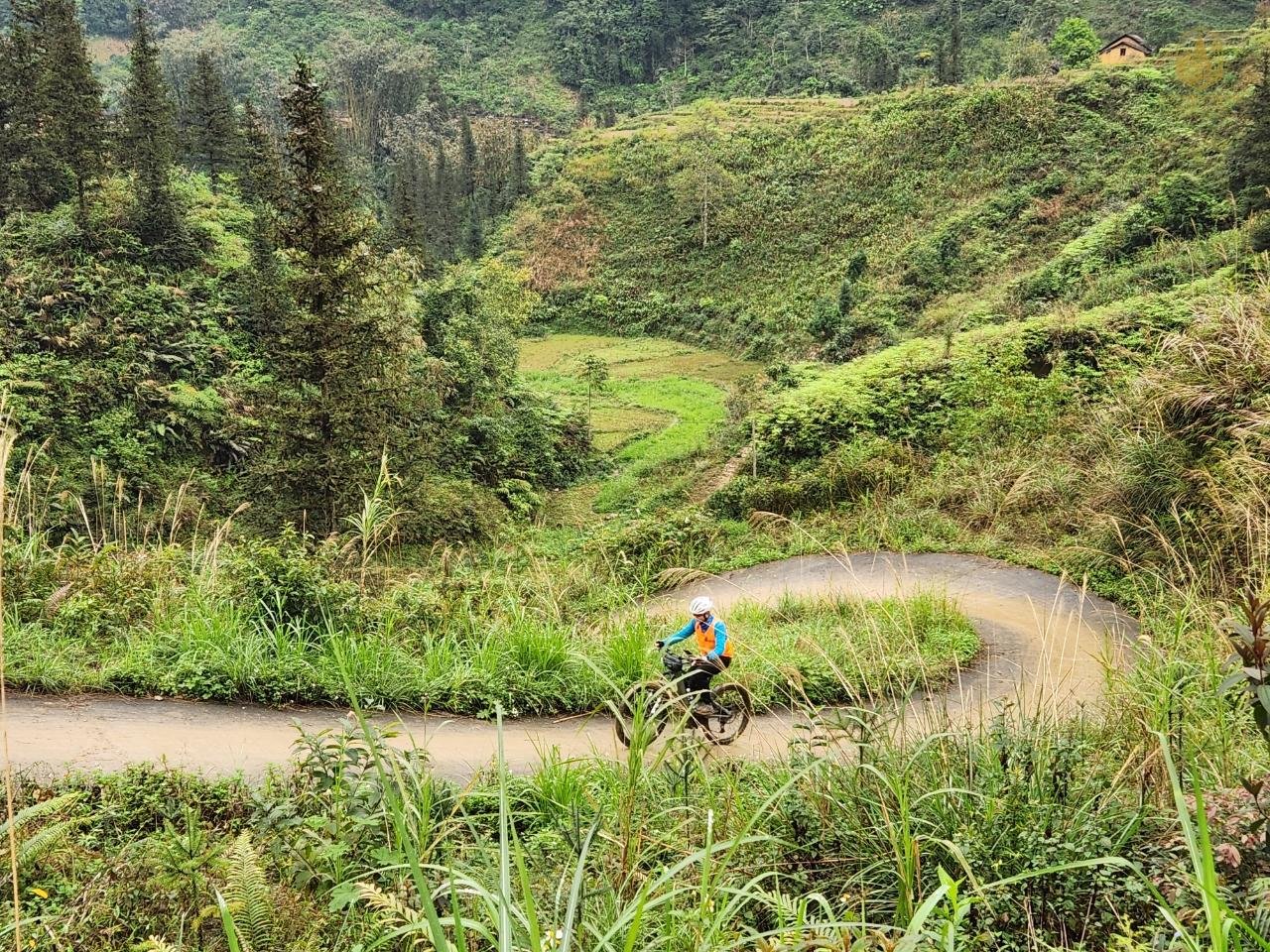 Long-Distance Cycling in Vietnam: An Epic Guide to Your Two-Wheeled Adventure